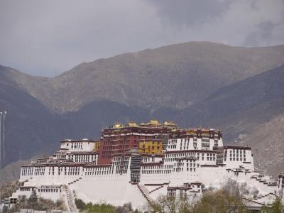 Potala Palace seen from the Jokhang monastery, Lhasa